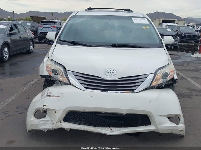 5TDYZ3DC4HS791561 Toyota Sienna Xle 8 Passenger