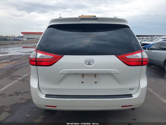 5TDYZ3DC4HS791561 Toyota Sienna Xle 8 Passenger