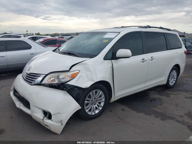 5TDYZ3DC4HS791561 Toyota Sienna Xle 8 Passenger
