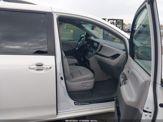 5TDYZ3DC4HS791561 Toyota Sienna Xle 8 Passenger