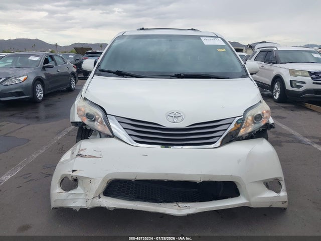 5TDYZ3DC4HS791561 Toyota Sienna Xle 8 Passenger