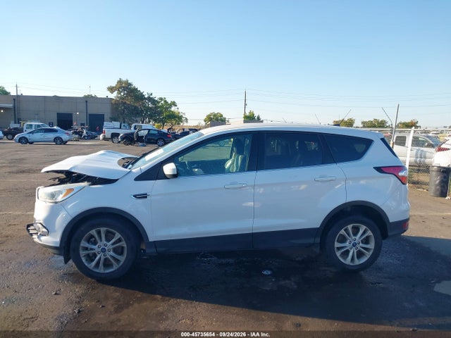 1FMCU9GD5HUE17693 Ford ESCAPE SE