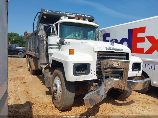 45736095 :رقم المزاد ، 1M2P267C9YM048673 vin ، 2000 Mack 600 Rd600 مزاد بيع