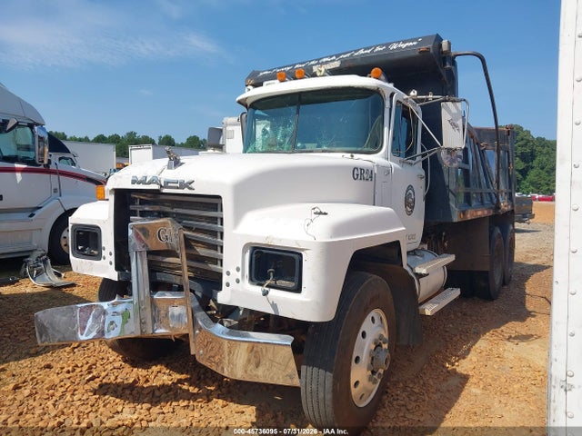 45736095 :رقم المزاد ، 1M2P267C9YM048673 vin ، 2000 Mack 600 Rd600 مزاد بيع