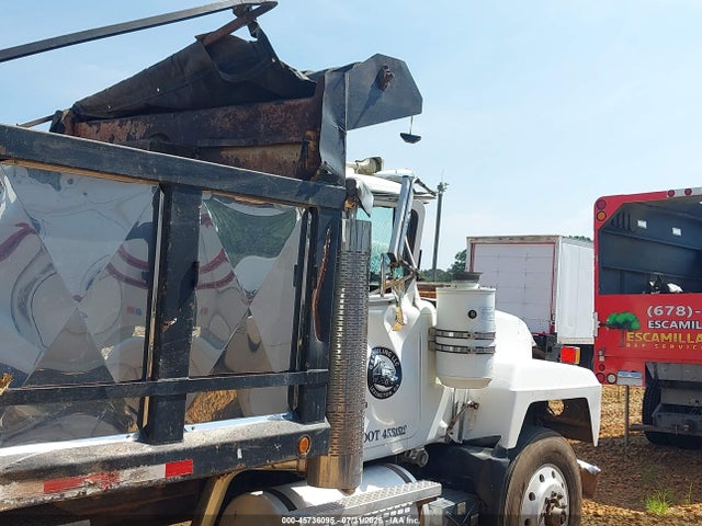 45736095 :رقم المزاد ، 1M2P267C9YM048673 vin ، 2000 Mack 600 Rd600 مزاد بيع
