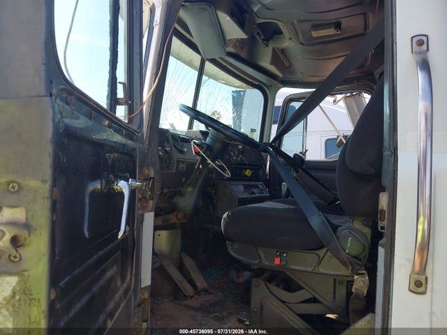 45736095 :رقم المزاد ، 1M2P267C9YM048673 vin ، 2000 Mack 600 Rd600 مزاد بيع