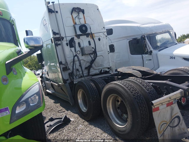 Продажа на аукционе авто 2018 Freightliner Cascadia 125, vin: 3AKJGLDR4JSJM2326, номер лота: 45736116