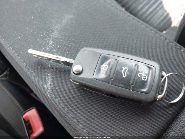 2013 Volkswagen Beetle 2.0t Turbo მანქანა იყიდება აუქციონზე, vin: 3VW4A7AT8DM621132, აუქციონის ნომერი: 45736155