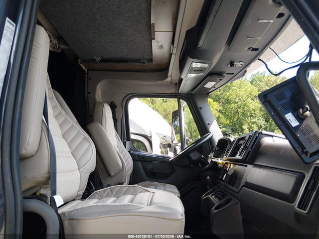 Продаж на аукціоні авто 2025 Freightliner M2 106, vin: 1FVACXFE4SHVW9871, номер лоту: 45736181