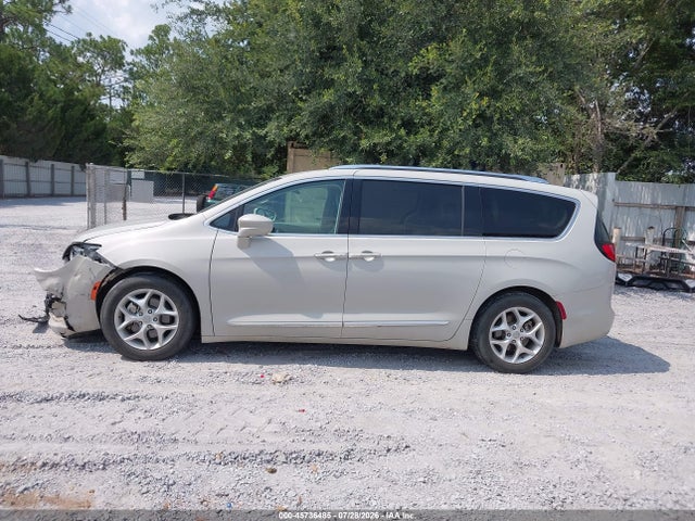 Продаж на аукціоні авто 2017 Chrysler Pacifica Touring-l Plus, vin: 2C4RC1EG4HR585094, номер лоту: 45736485
