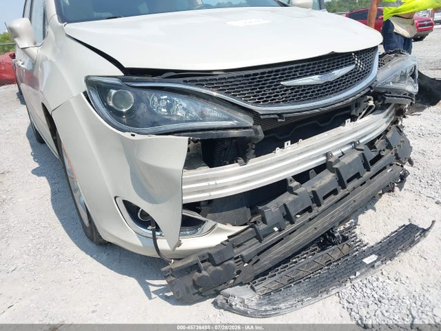 Продаж на аукціоні авто 2017 Chrysler Pacifica Touring-l Plus, vin: 2C4RC1EG4HR585094, номер лоту: 45736485