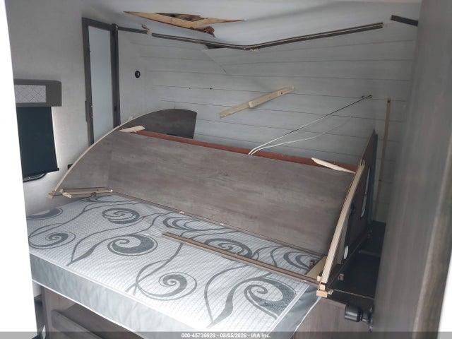 Продаж на аукціоні авто 2021 Forest River Wildwood 31kqbts Travel Trailer, vin: 4X4TWDG27M8807711, номер лоту: 45736628