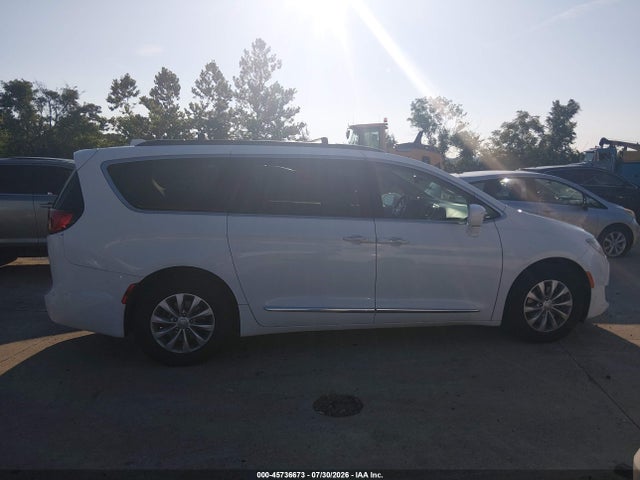 2017 Chrysler Pacifica Touring-l მანქანა იყიდება აუქციონზე, vin: 2C4RC1BG6HR809437, აუქციონის ნომერი: 45736673