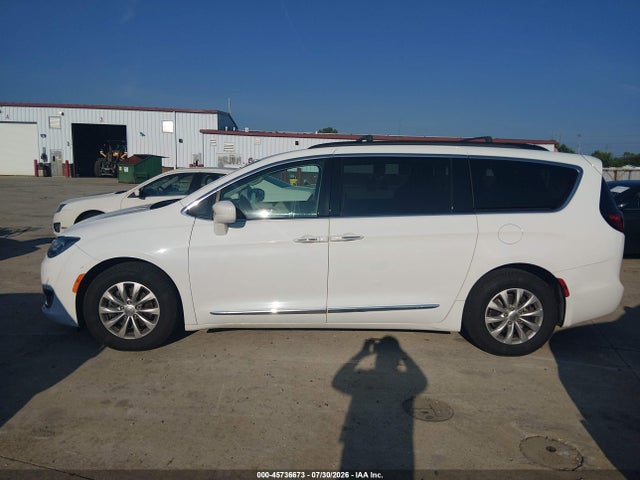 2017 Chrysler Pacifica Touring-l მანქანა იყიდება აუქციონზე, vin: 2C4RC1BG6HR809437, აუქციონის ნომერი: 45736673