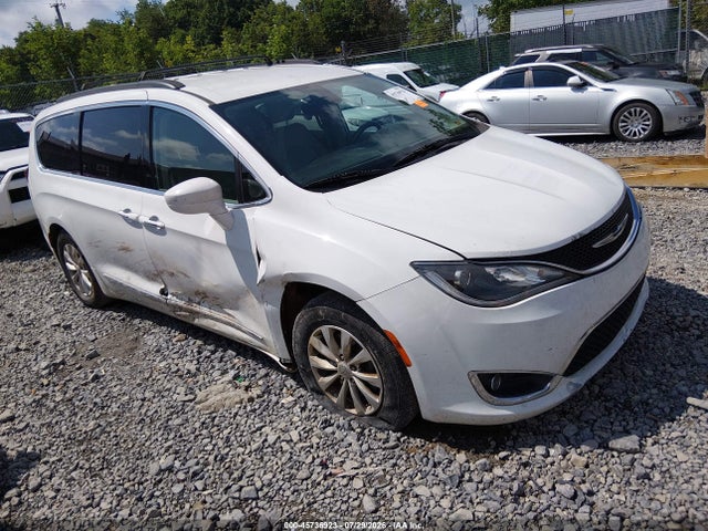 2017 Chrysler Pacifica Touring-l მანქანა იყიდება აუქციონზე, vin: 2C4RC1BG0HR583296, აუქციონის ნომერი: 45736923