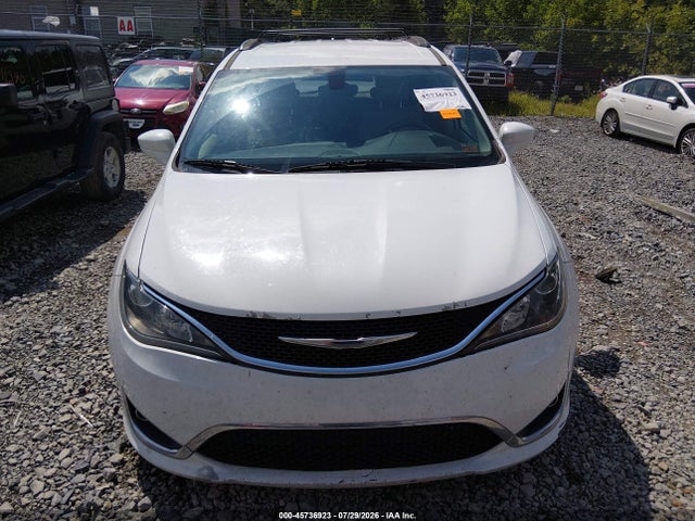 Продаж на аукціоні авто 2017 Chrysler Pacifica Touring-l, vin: 2C4RC1BG0HR583296, номер лоту: 45736923