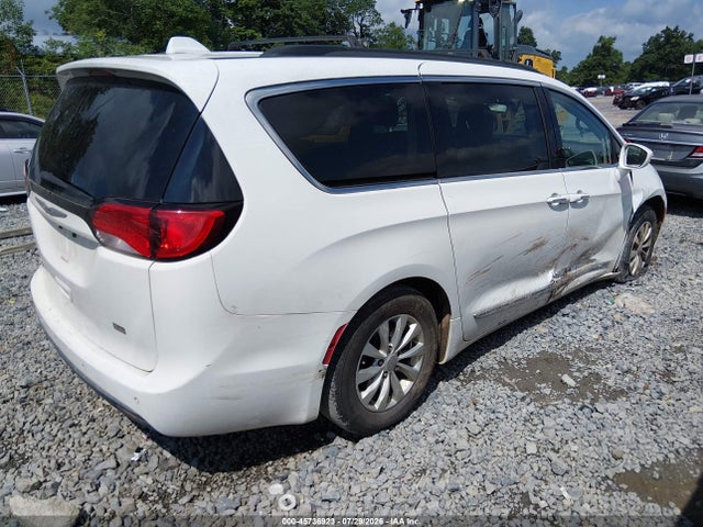 Продаж на аукціоні авто 2017 Chrysler Pacifica Touring-l, vin: 2C4RC1BG0HR583296, номер лоту: 45736923
