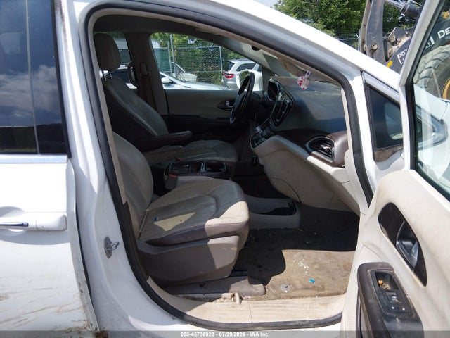 Продаж на аукціоні авто 2017 Chrysler Pacifica Touring-l, vin: 2C4RC1BG0HR583296, номер лоту: 45736923