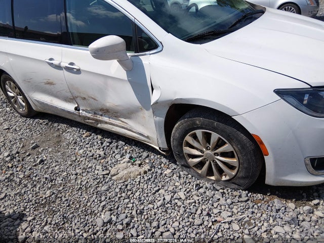 Продаж на аукціоні авто 2017 Chrysler Pacifica Touring-l, vin: 2C4RC1BG0HR583296, номер лоту: 45736923