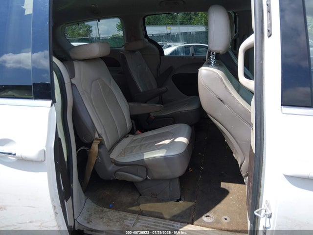 Продаж на аукціоні авто 2017 Chrysler Pacifica Touring-l, vin: 2C4RC1BG0HR583296, номер лоту: 45736923