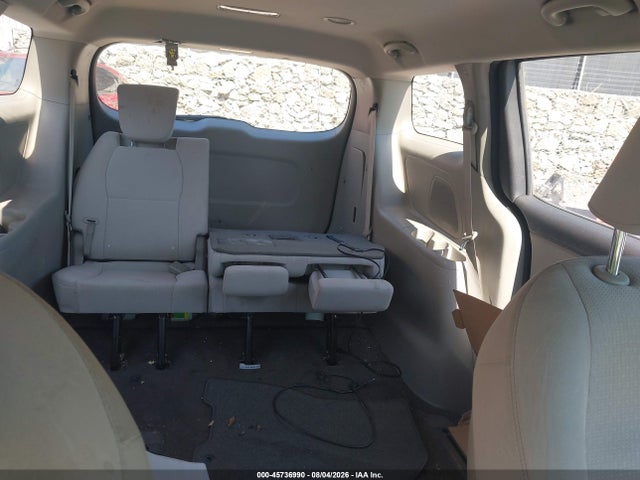 2017 Kia Sedona L მანქანა იყიდება აუქციონზე, vin: KNDMA5C19H6282874, აუქციონის ნომერი: 45736990