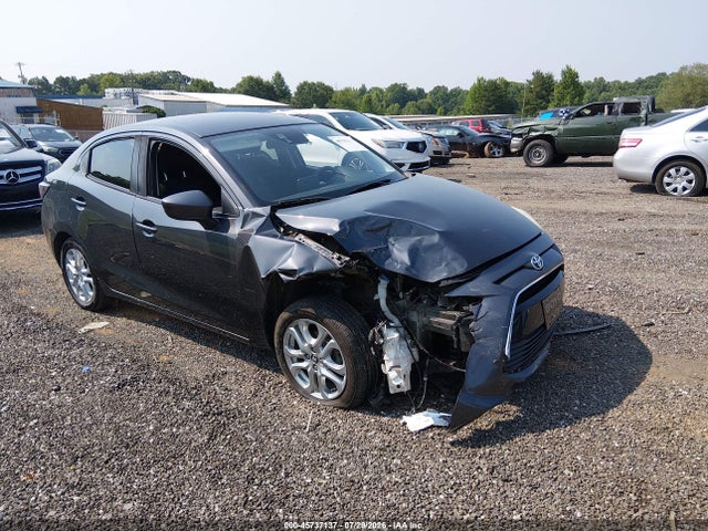 45737137 :رقم المزاد ، 3MYDLBYV0HY188235 vin ، 2017 Toyota Yaris Ia مزاد بيع