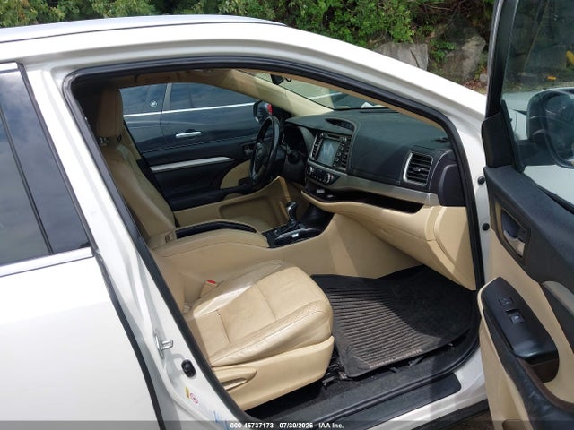 Продажа на аукционе авто 2015 Toyota Highlander Xle V6, vin: 5TDJKRFH2FS138225, номер лота: 45737173
