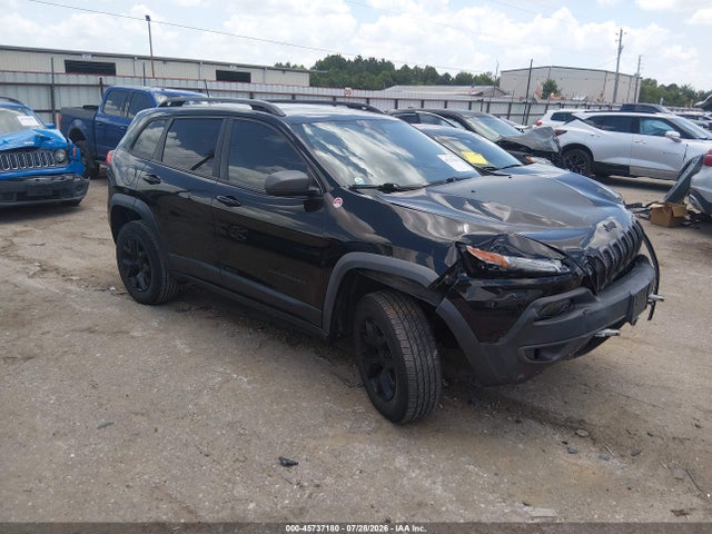 45737180 :رقم المزاد ، 1C4PJMBX0JD583354 vin ، 2018 Jeep Cherokee Trailhawk 4x4 مزاد بيع