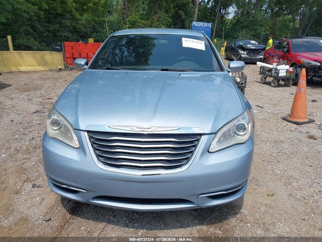 45737224 :رقم المزاد ، 1C3CCBBB1DN656221 vin ، 2013 Chrysler 200 Touring مزاد بيع