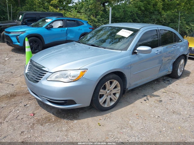 45737224 :رقم المزاد ، 1C3CCBBB1DN656221 vin ، 2013 Chrysler 200 Touring مزاد بيع