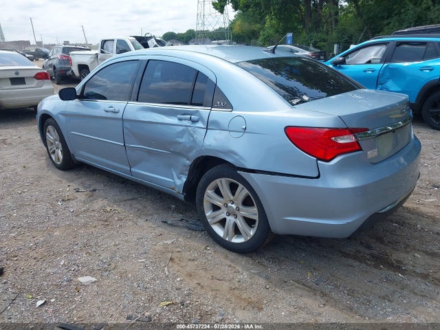 45737224 :رقم المزاد ، 1C3CCBBB1DN656221 vin ، 2013 Chrysler 200 Touring مزاد بيع