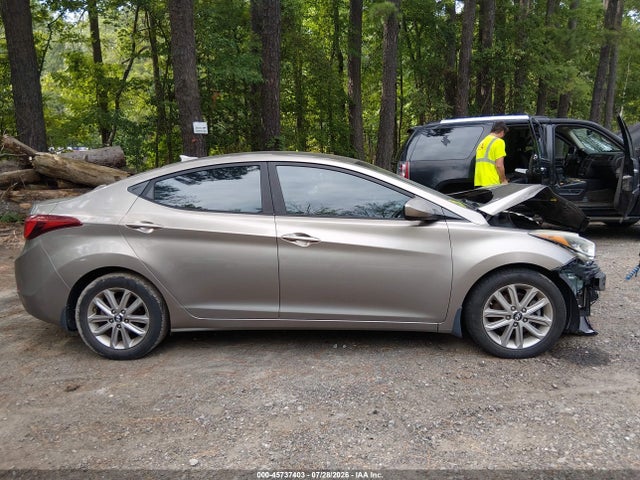 Продажа на аукционе авто 2016 Hyundai Elantra Se, vin: 5NPDH4AE4GH716277, номер лота: 45737403