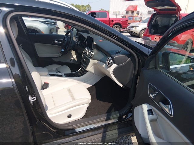 WDCTG4EB6JJ369252 Mercedes-Benz GLA 250