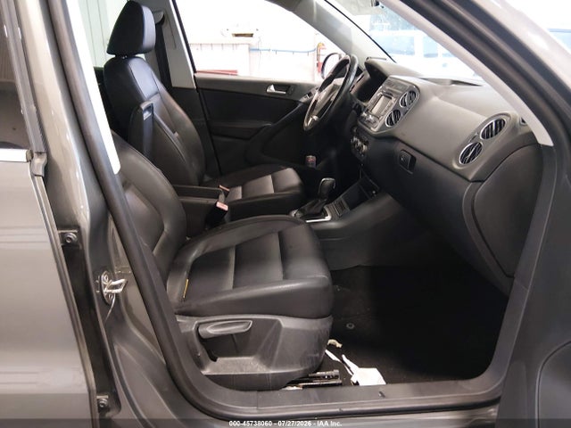 2012 Volkswagen Tiguan Se მანქანა იყიდება აუქციონზე, vin: WVGAV7AX7CW000696, აუქციონის ნომერი: 45738060