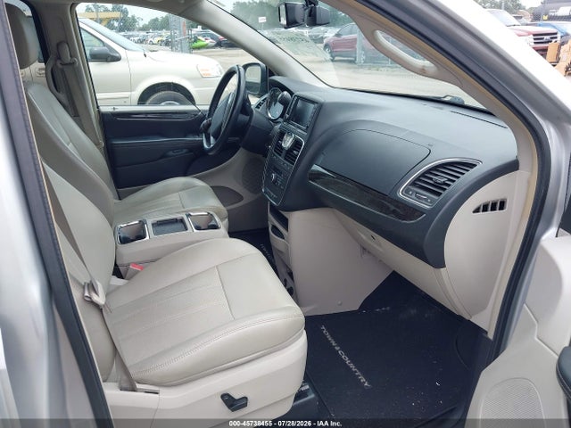 2011 Chrysler Town & Country Touring-l მანქანა იყიდება აუქციონზე, vin: 2A4RR8DG3BR651094, აუქციონის ნომერი: 45738455