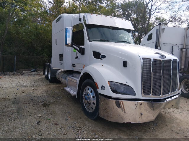 Продажа на аукционе авто 2015 Peterbilt 579, vin: 1XPBDP9XXFD251260, номер лота: 45738549