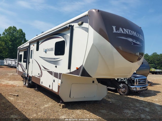 45738772 :رقم المزاد ، 5SFBG4128FE286152 vin ، 2015 Heartland Rv Landmark مزاد بيع
