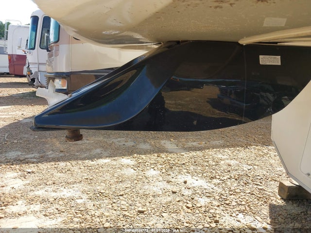 45738772 :رقم المزاد ، 5SFBG4128FE286152 vin ، 2015 Heartland Rv Landmark مزاد بيع