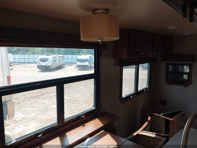45738772 :رقم المزاد ، 5SFBG4128FE286152 vin ، 2015 Heartland Rv Landmark مزاد بيع