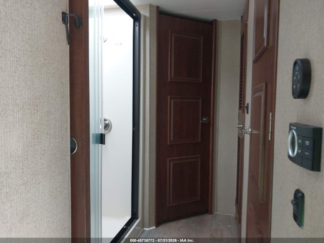 45738772 :رقم المزاد ، 5SFBG4128FE286152 vin ، 2015 Heartland Rv Landmark مزاد بيع