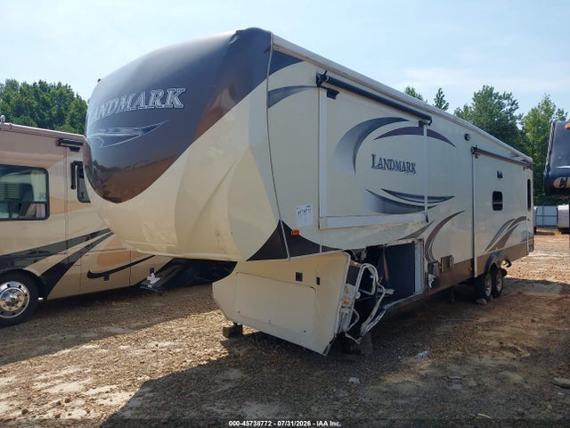 45738772 :رقم المزاد ، 5SFBG4128FE286152 vin ، 2015 Heartland Rv Landmark مزاد بيع