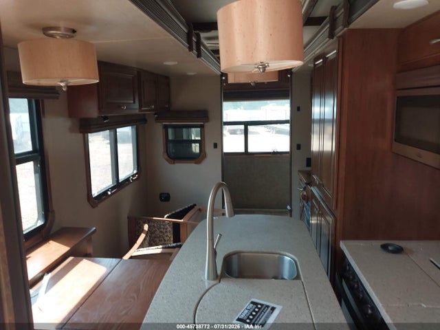 45738772 :رقم المزاد ، 5SFBG4128FE286152 vin ، 2015 Heartland Rv Landmark مزاد بيع