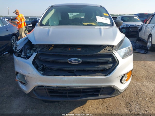 45738823 :رقم المزاد ، 1FMCU0F77JUD43657 vin ، 2018 Ford Escape S مزاد بيع