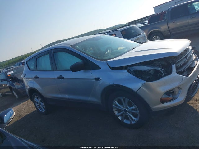 45738823 :رقم المزاد ، 1FMCU0F77JUD43657 vin ، 2018 Ford Escape S مزاد بيع