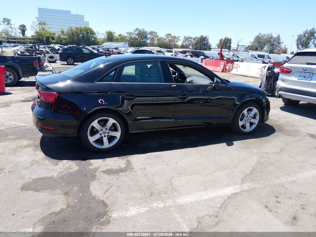 Audi A3 2.0t Premium/2.0t Tech Premium 2018 WAUAUGFF6J1090695 Image 14