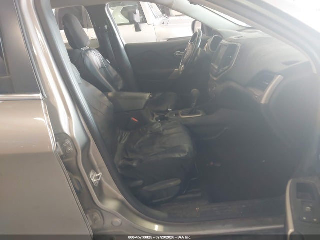 Продаж на аукціоні авто 2017 Jeep Cherokee Latitude, vin: 1C4PJLCB1HW643329, номер лоту: 45739025