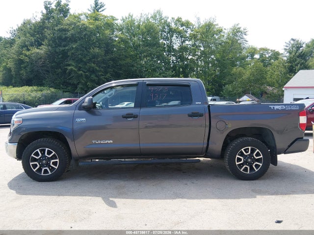 45739817 :رقم المزاد ، 5TFDY5F17JX715602 vin ، 2018 Toyota Tundra Sr5 5.7l V8 مزاد بيع