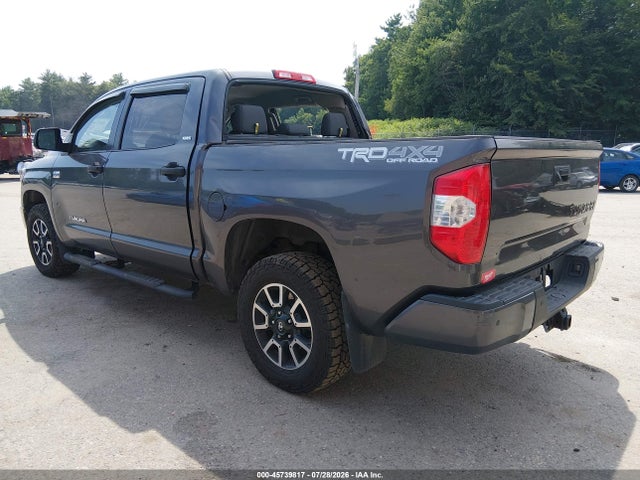 45739817 :رقم المزاد ، 5TFDY5F17JX715602 vin ، 2018 Toyota Tundra Sr5 5.7l V8 مزاد بيع