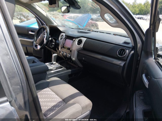 45739817 :رقم المزاد ، 5TFDY5F17JX715602 vin ، 2018 Toyota Tundra Sr5 5.7l V8 مزاد بيع