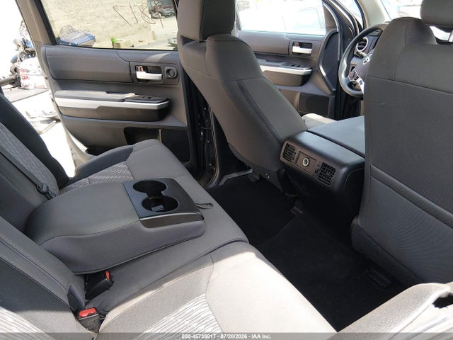 45739817 :رقم المزاد ، 5TFDY5F17JX715602 vin ، 2018 Toyota Tundra Sr5 5.7l V8 مزاد بيع